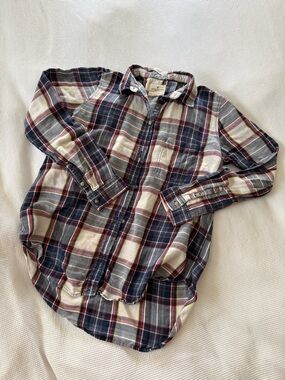 American Eagle Outfitters Plaid Button-Up in Navy, Cream & Red